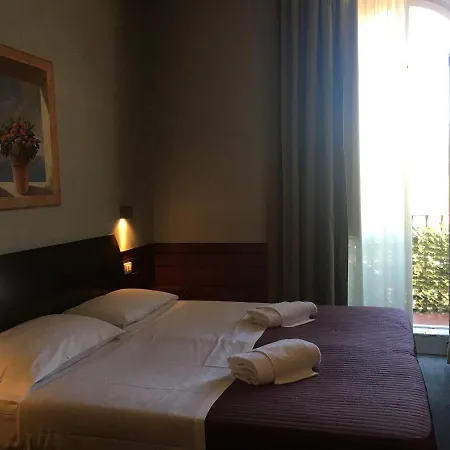 Romana Suites *